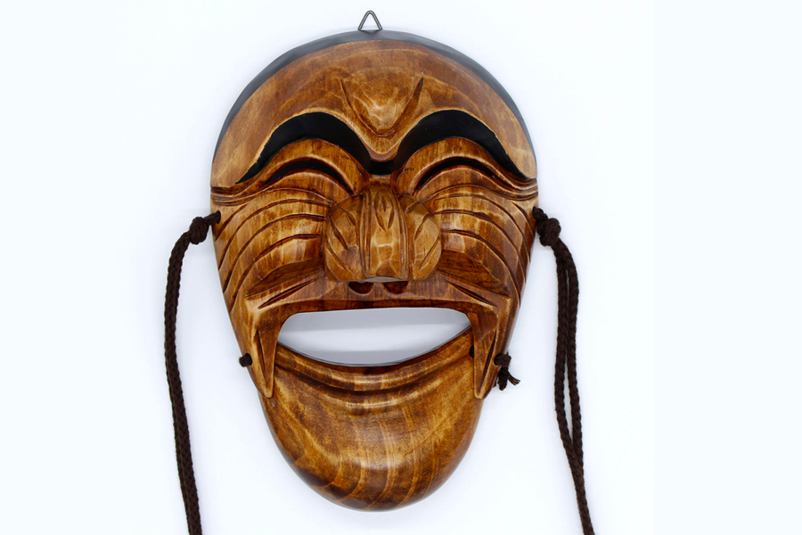 韩国传统的河回面具，专注于面具的后视细节和传统工艺。