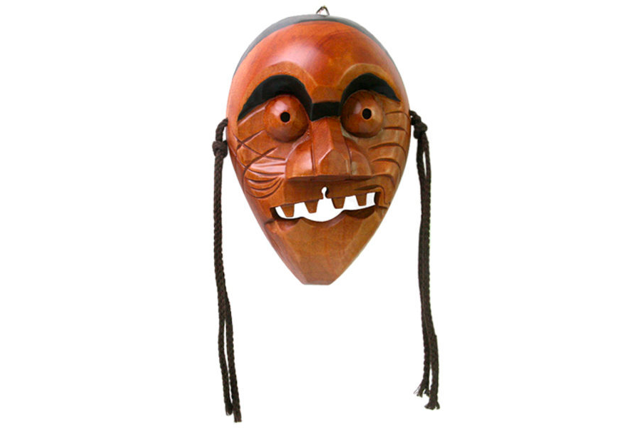 展示韩国河回面具背面的图片，强调其制作的工艺性和细节。