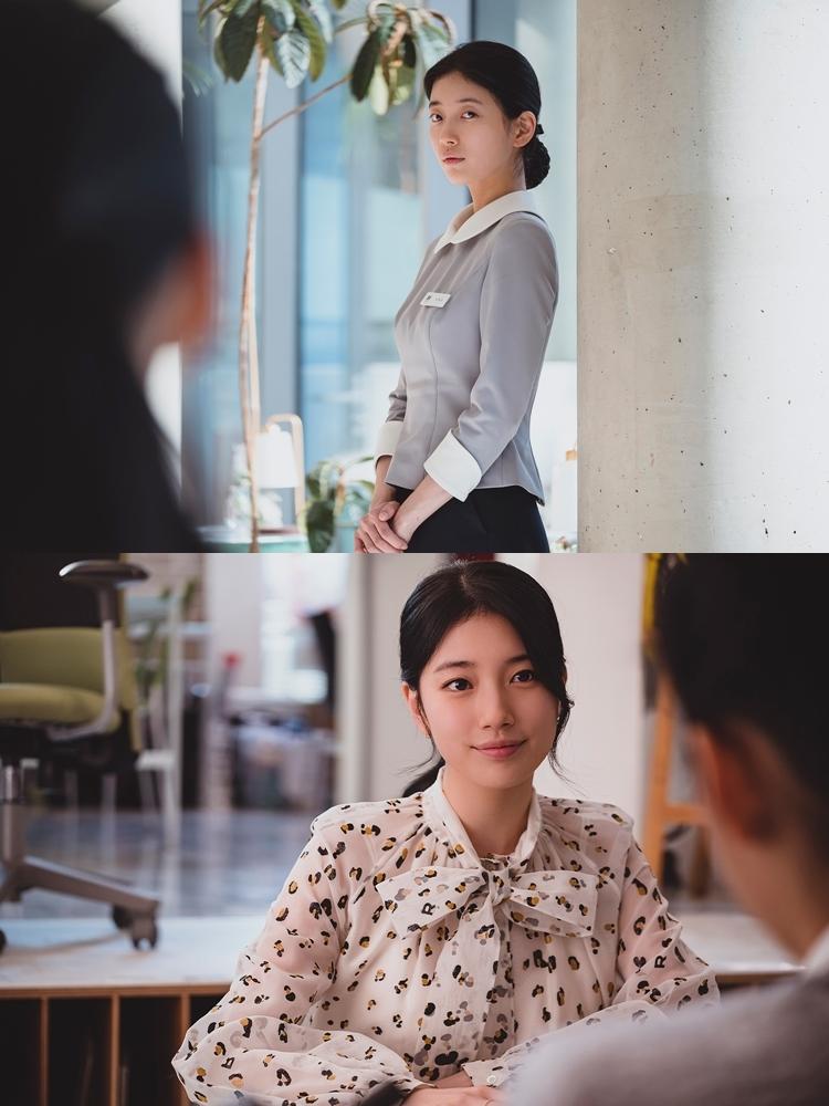 드라마 '안나'의 한 장면에서 직장 내 여성의 프로페셔널한 모습이 담겨 있다