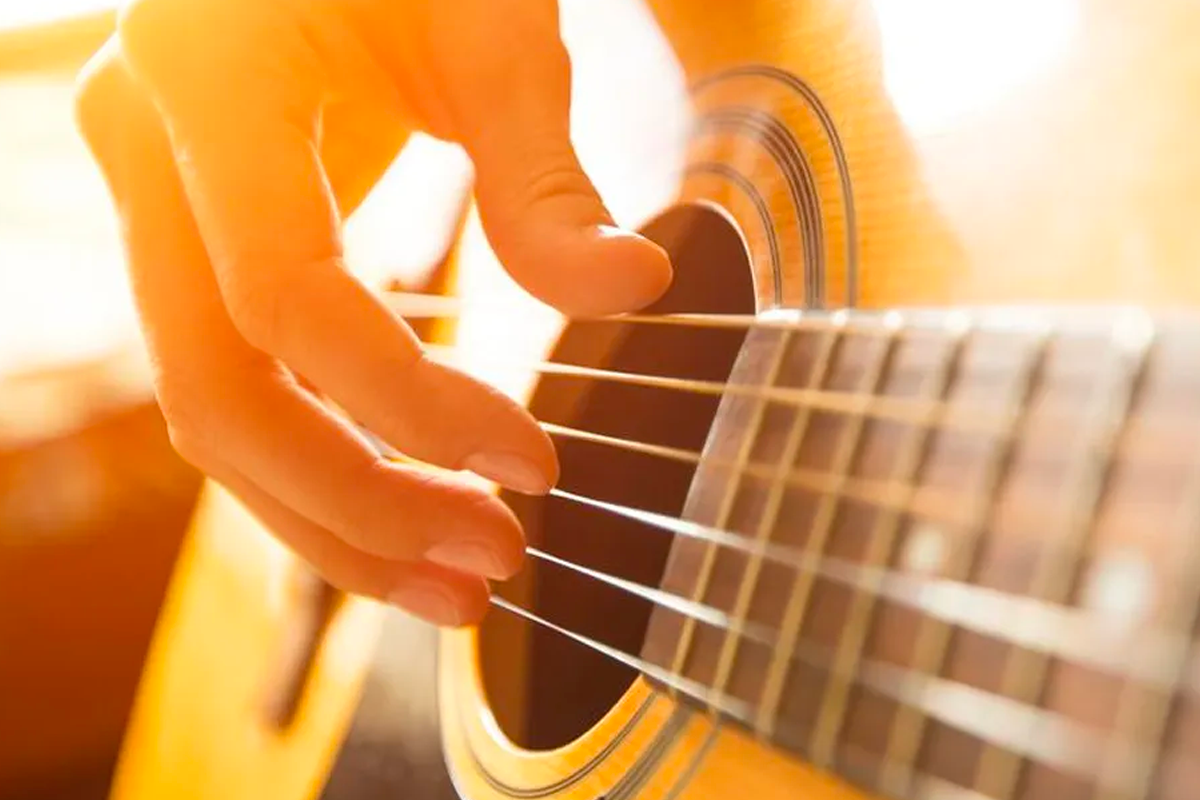 金唱片奖评选过程中的音乐创作演奏画面