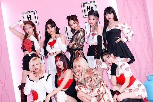 TWICE、K-POPグループ「7年のジンクス」なし…全員JYPと再契約