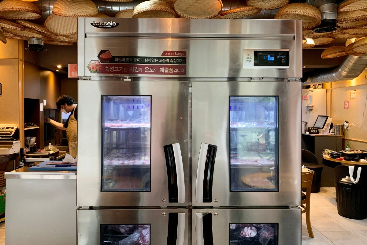 tủ lạnh ở Iksundong Farm, Nhà hàng thịt nướng BBQ nổi tiếng ở Ikseondong, Seoul