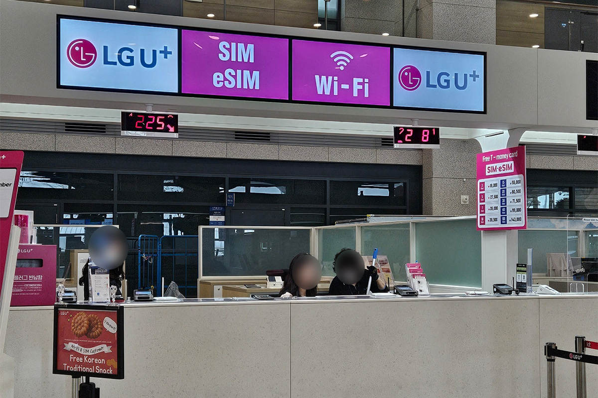 LG U+ SIM 및 WiFi Egg 인천 공항 T2 터미널의 출구 4와 5 사이에서의 수령 위치.