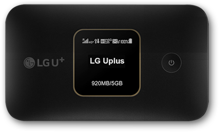LG Uplus WiFi 라우터 이미지로, 여행 중 지속적으로 인터넷 연결을 제공할 수 있는 제품입니다. 여러 기기를 동시에 연결할 수 있어 일행 모두가 함께 이용할 수 있습니다.