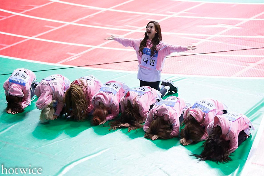 韓国、韓国文化、韓国社会、K-POP、アイドル、クンジョル、ひざまずくお辞儀、お葬式、結婚式、新年の挨拶