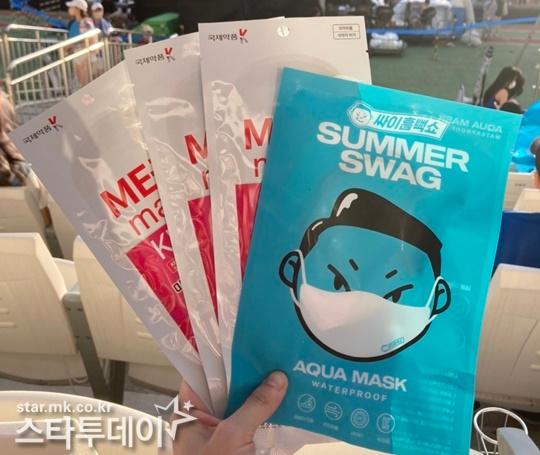 サマースワッグ2022で配布された防水マスクとKF94マスクのパッケージ