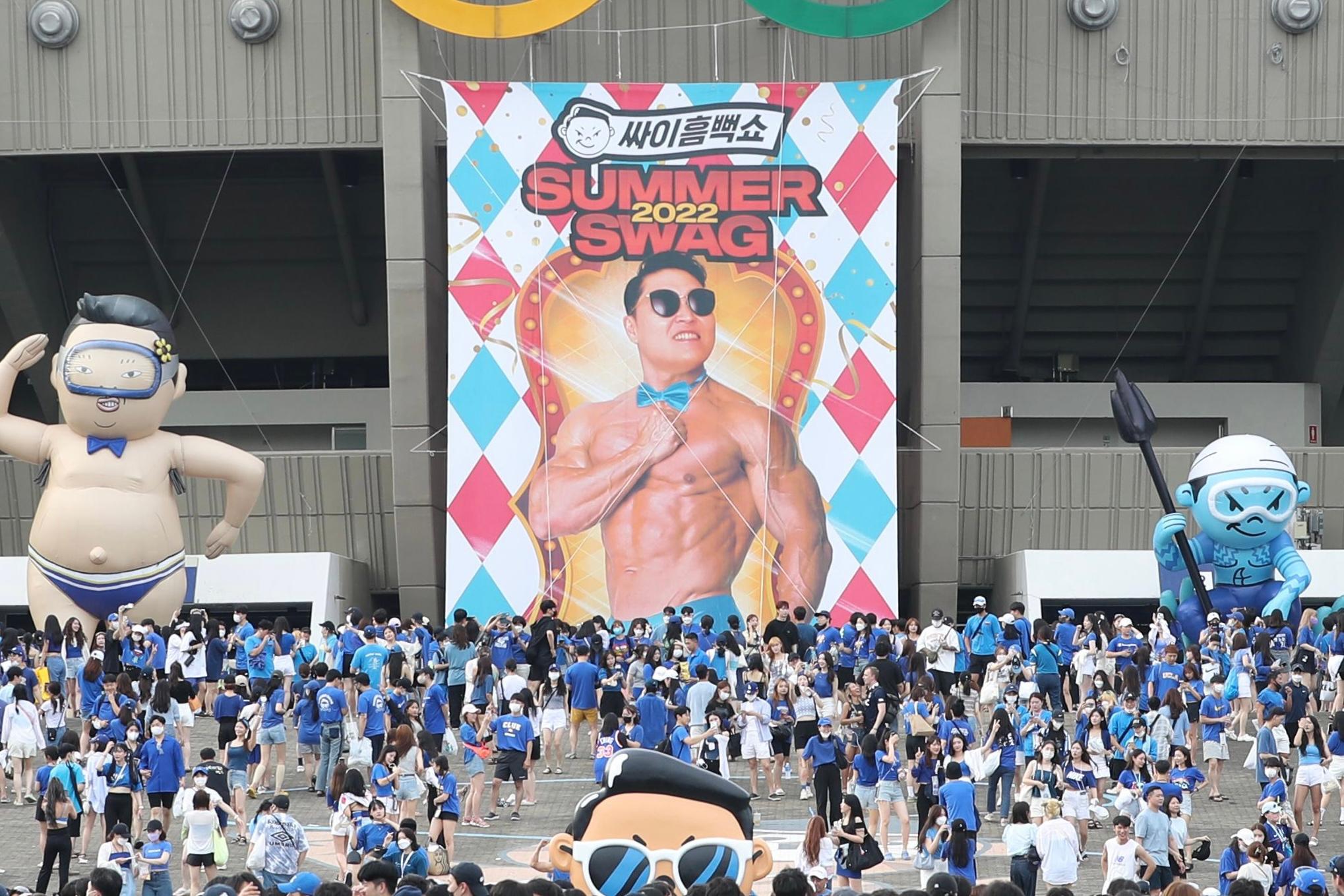 「死亡事故まで」…風の静まる日がないPSY「びっしょりショー」
