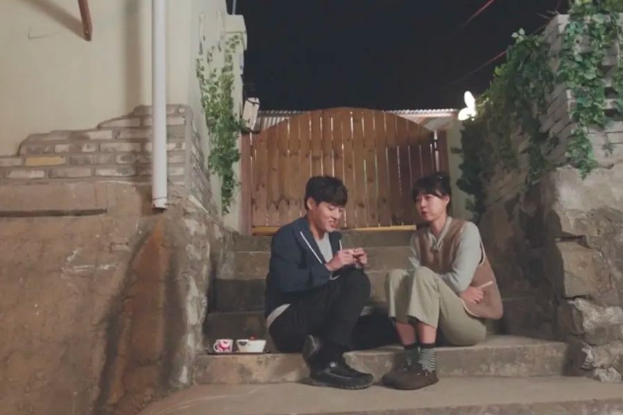 九龍浦居民區的東柏家，是《山茶花開時》的重要場景。從小道入口可以輕鬆到達。