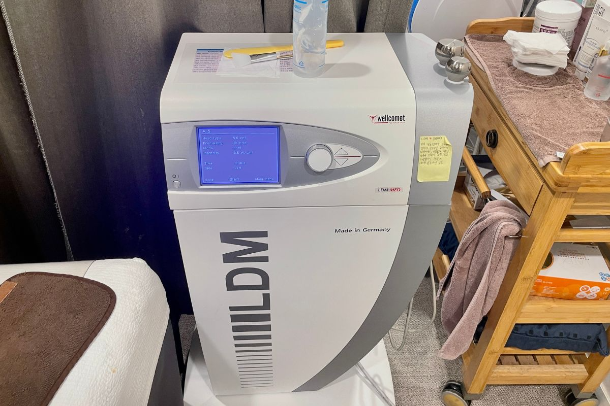 LDM tái tạo da tại Thẩm mỹ viện WOOA, nơi chăm sóc da và phẫu thuật thẩm mỹ uy tín ở Gangnam