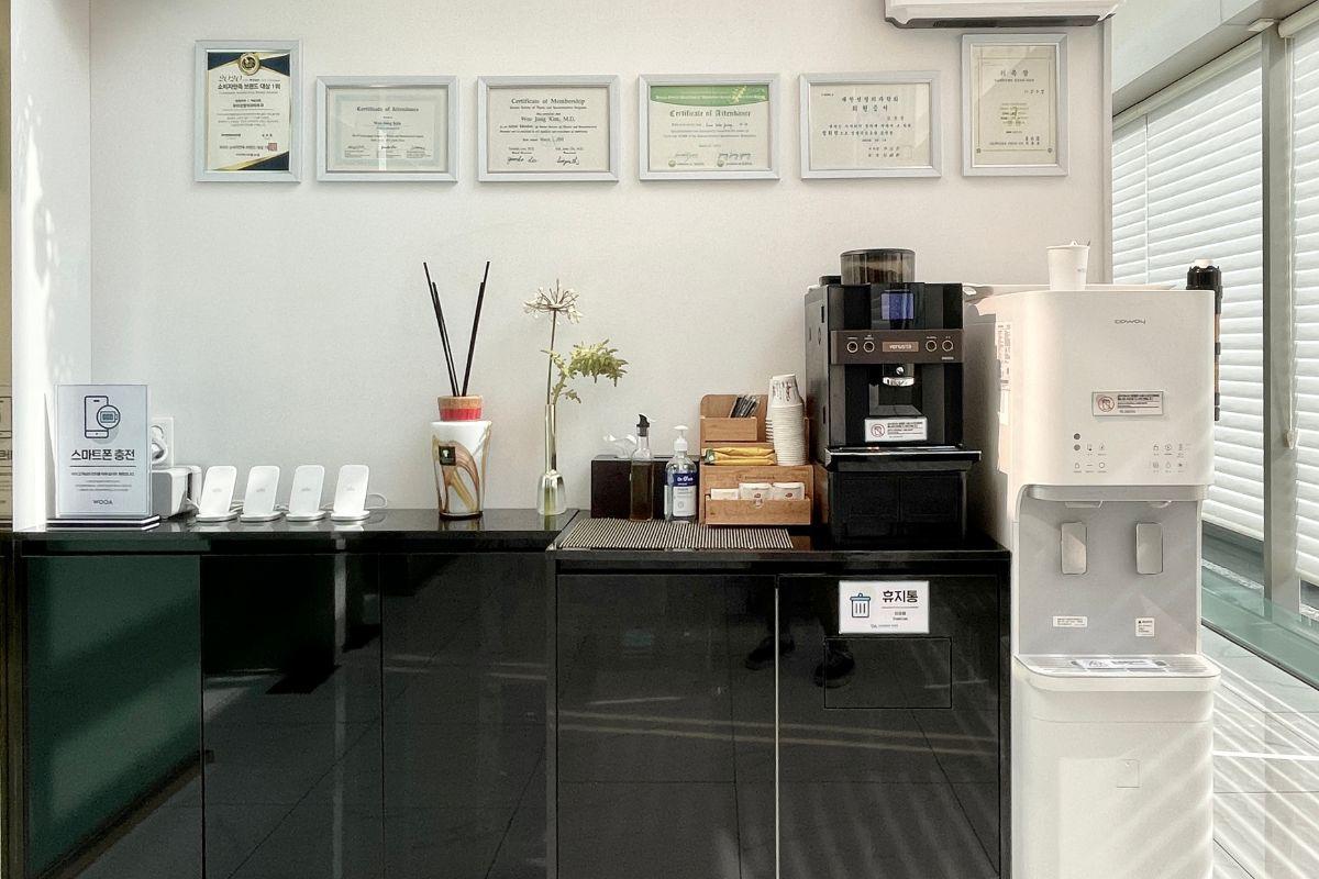khu cafe ở Thẩm mỹ viện WOOA, nơi chăm sóc da và phẫu thuật thẩm mỹ uy tín ở Gangnam