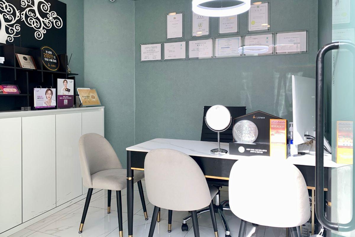 phòng tư vấn tại Thẩm mỹ viện WOOA, nơi chăm sóc da và phẫu thuật thẩm mỹ uy tín ở Gangnam