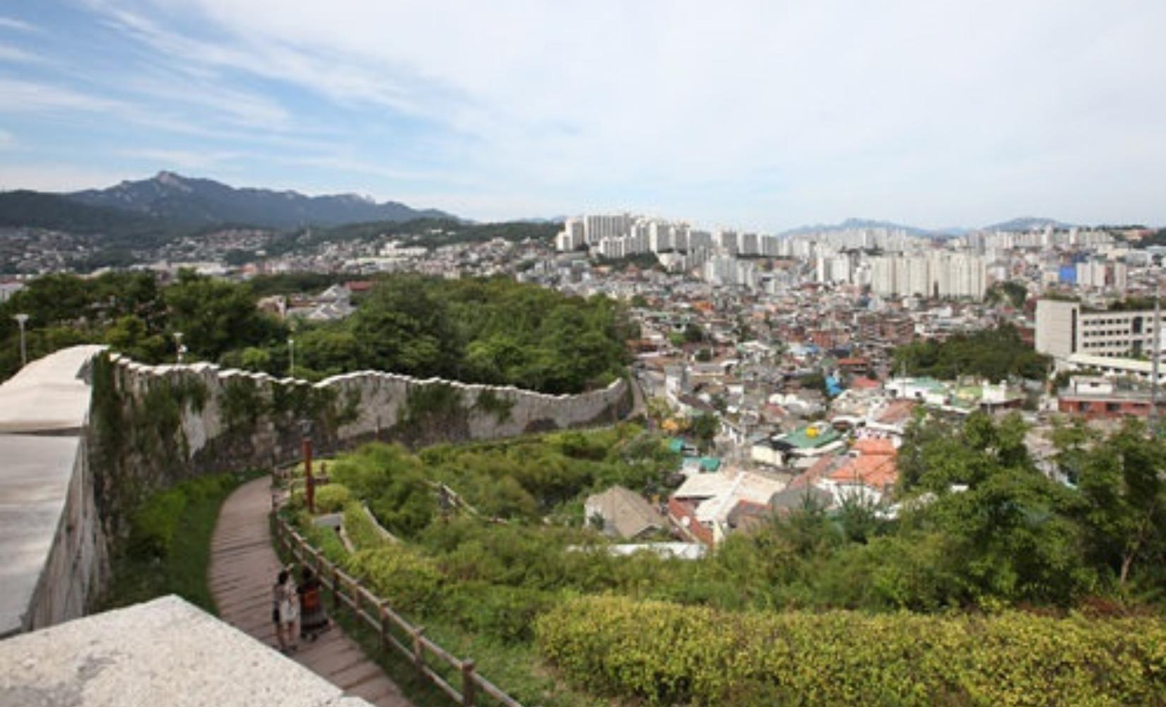 One Day Trip: ทัวร์เดินชมป้อมปราการนักซานในโซล