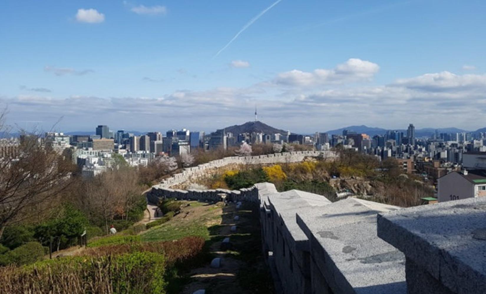 One Day Trip: ทัวร์เดินเล่นจากอินวังซานไปยังย่านซอชน