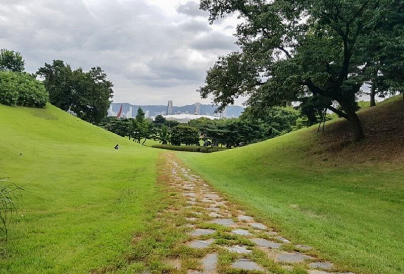 Recorrido a pie por la capital de Baekje, Seúl (Mongchontoseong ~ Tumbas antiguas de Seokchon-dong)