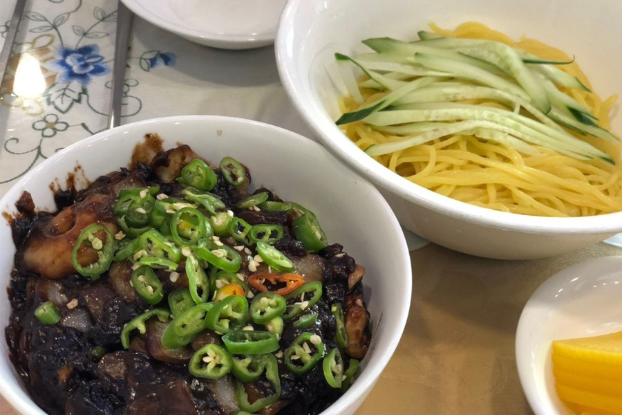 Gonghwachun Jajangmyeon ở Nhà hàng Gonghwachun, Incheon
