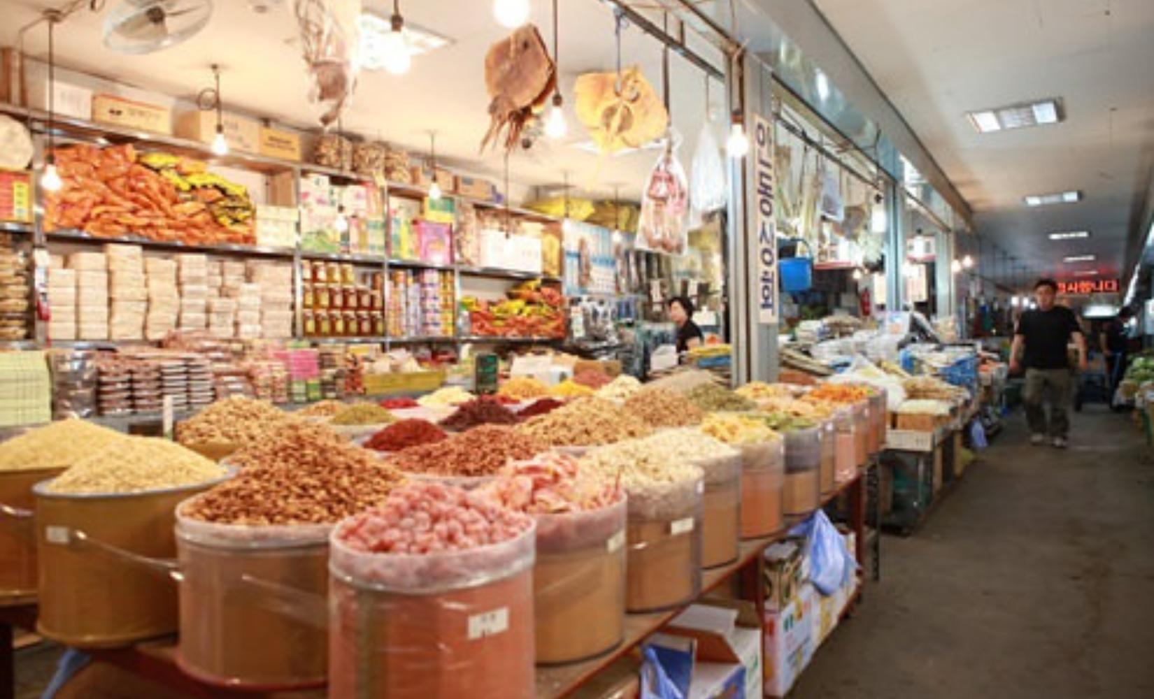 One Day Trip: ทัวร์ตลาดยาสมุนไพรคยองดงและตลาดควังจัง