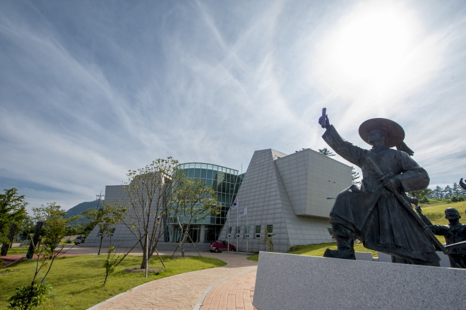 關於17世紀末安龍福事件的信息來源，說明瞭朝鮮漁民安龍福是如何聲稱獨島是朝鮮領土的。