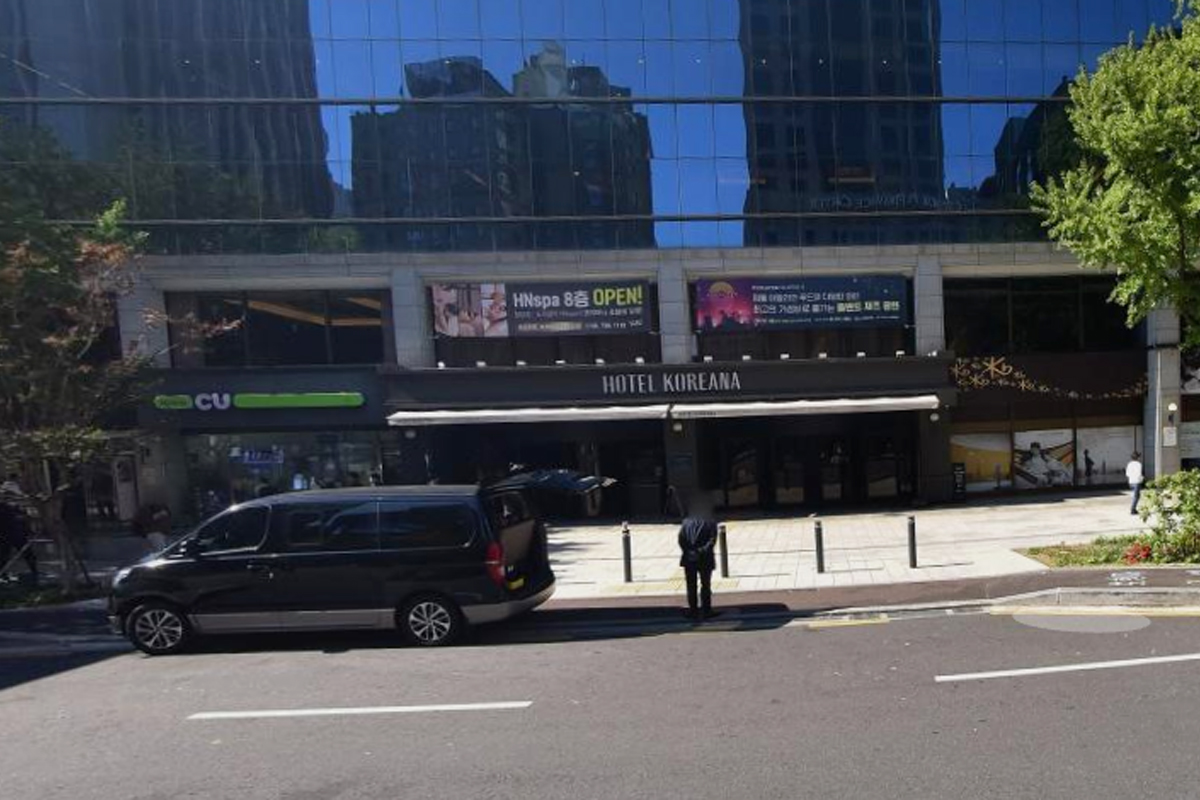 Khởi hành tại Koreana Hotel