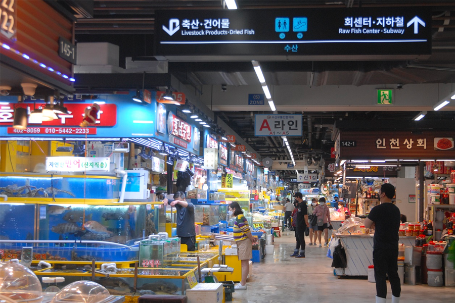 韓國可樂市場的海鮮區，售賣著各種海鮮產品