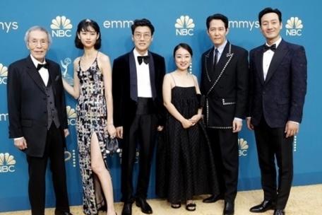 ｢イカゲーム｣米エミー賞で6冠王の快挙…非英語圏初の受賞歴史