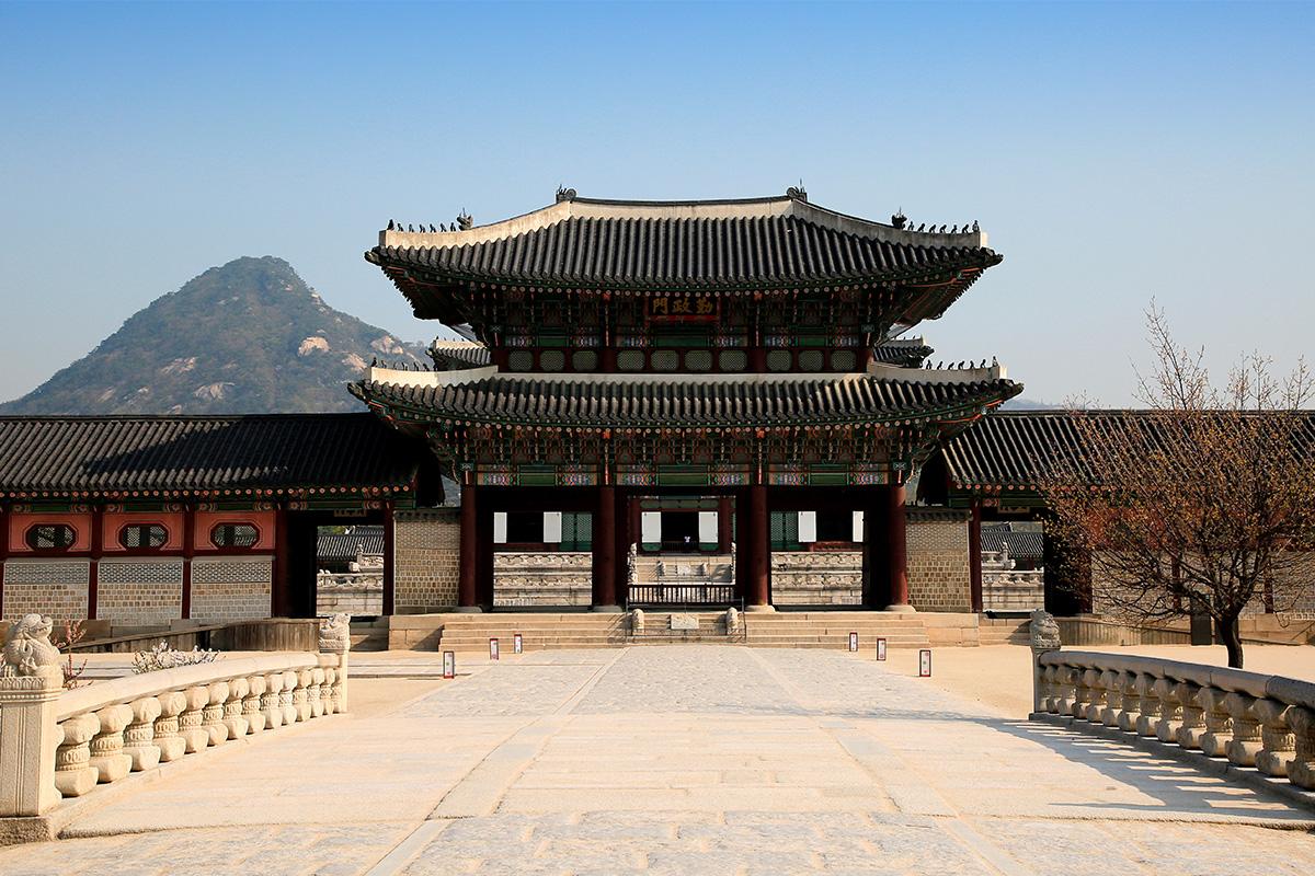 Geunjeongmun, một trong những cổng chính vào Geunjeongjeon, Cung điện Gyeongbokgung.