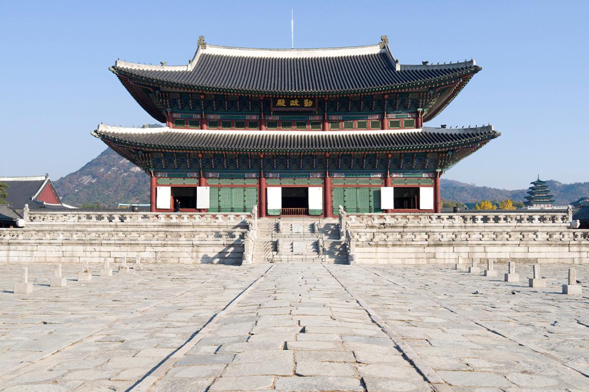 Sảnh Geunjeongjeon trong Cung điện Gyeongbokgung, nơi diễn ra nhiều sự kiện quan trọng.