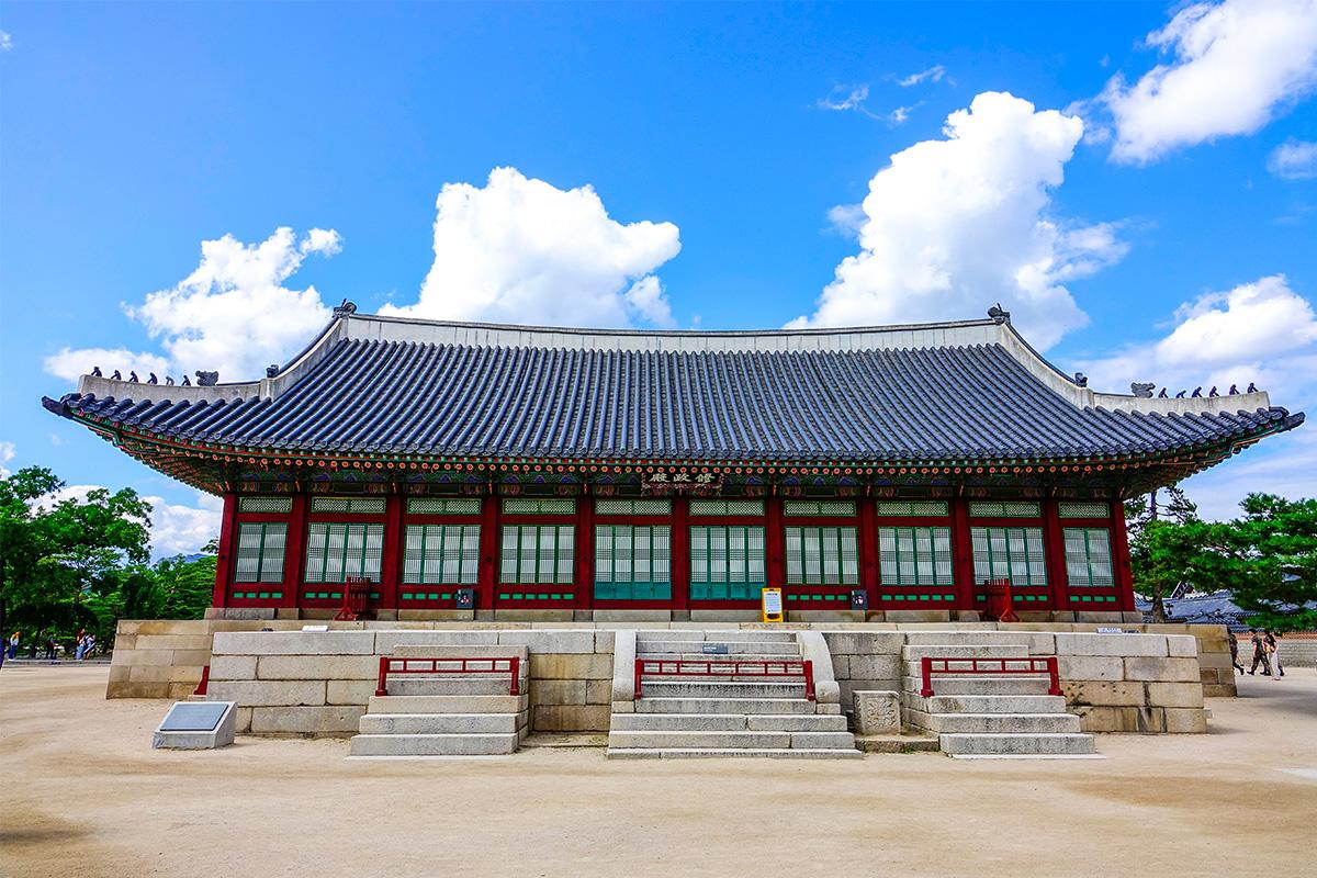 Khung cảnh đẹp như nằm mơ của Gyeonghoeru tại Cung điện Gyeongbokgung.