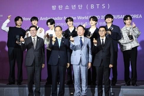 BTS釜山公演10万人→5万人…「200万ウォンの宿」依然として蔓延る