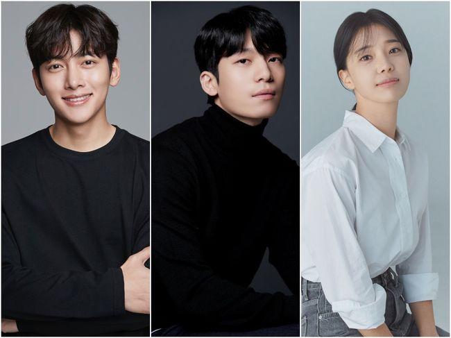 ディズニープラスオリジナルシリーズ「最悪の悪役」キャスト写真。物語は韓国・ソウルで始まる犯罪捜査を描くドラマで、キャストには信頼できる演技を披露するチ・チャンウク、ウィ・ハジュン、イム・セミが選ばれた。