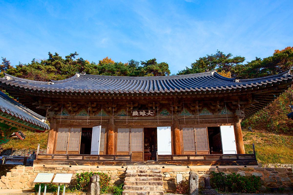 Vista del Tempio Bongjeongsa, uno degli edifici più antichi e storicamente significativi della Corea