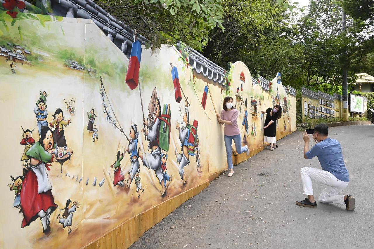 หมู่บ้านศิลปะ Mabijeong แทกูที่มีภาพวาดแนวศิลปะบนกำแพงที่สวยงามและน่ารวบรวมภาพเพื่อเที่ยวชม