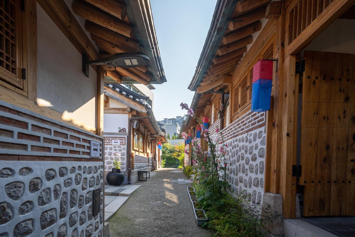 ソウル、青瓦台、景福宮、仁寺洞通り（サムジキル）、明洞、ソウルNタワー、汝矣島 THE HYUNDAI SEOUL、汝矣島漢江公園、盤浦漢江公園、セビッソム、敦義門博物館村、韓国イスラム教ソウル中央聖院、梨泰院、国立中央博物館、蚕室ロッテワールドアクアリウム、ロッテワールド、SEOUL SKY、汝矣島