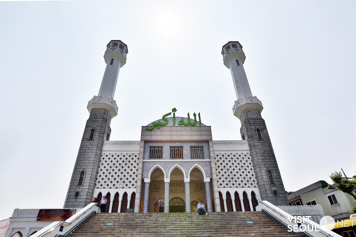 ソウル、青瓦台、景福宮、仁寺洞通り（サムジキル）、明洞、ソウルNタワー、汝矣島 THE HYUNDAI SEOUL、汝矣島漢江公園、盤浦漢江公園、セビッソム、敦義門博物館村、韓国イスラム教ソウル中央聖院、梨泰院、国立中央博物館、蚕室ロッテワールドアクアリウム、ロッテワールド、SEOUL SKY、汝矣島