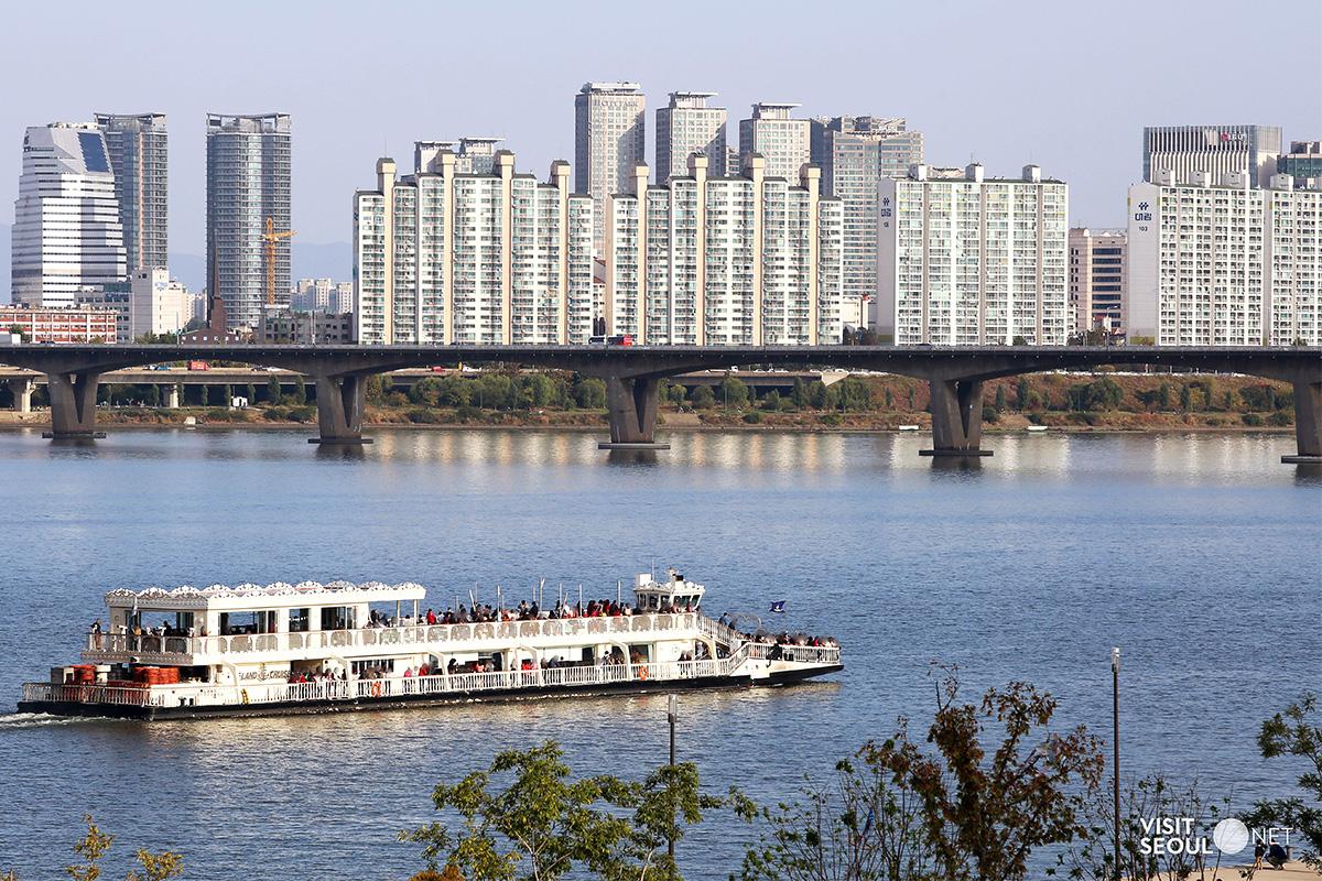 ソウル、青瓦台、景福宮、仁寺洞通り（サムジキル）、明洞、ソウルNタワー、汝矣島 THE HYUNDAI SEOUL、汝矣島漢江公園、盤浦漢江公園、セビッソム、敦義門博物館村、韓国イスラム教ソウル中央聖院、梨泰院、国立中央博物館、蚕室ロッテワールドアクアリウム、ロッテワールド、SEOUL SKY、汝矣島