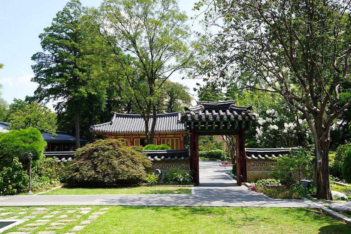 船桥庄内庭院入口,附设日式古厢房风格和樱花树