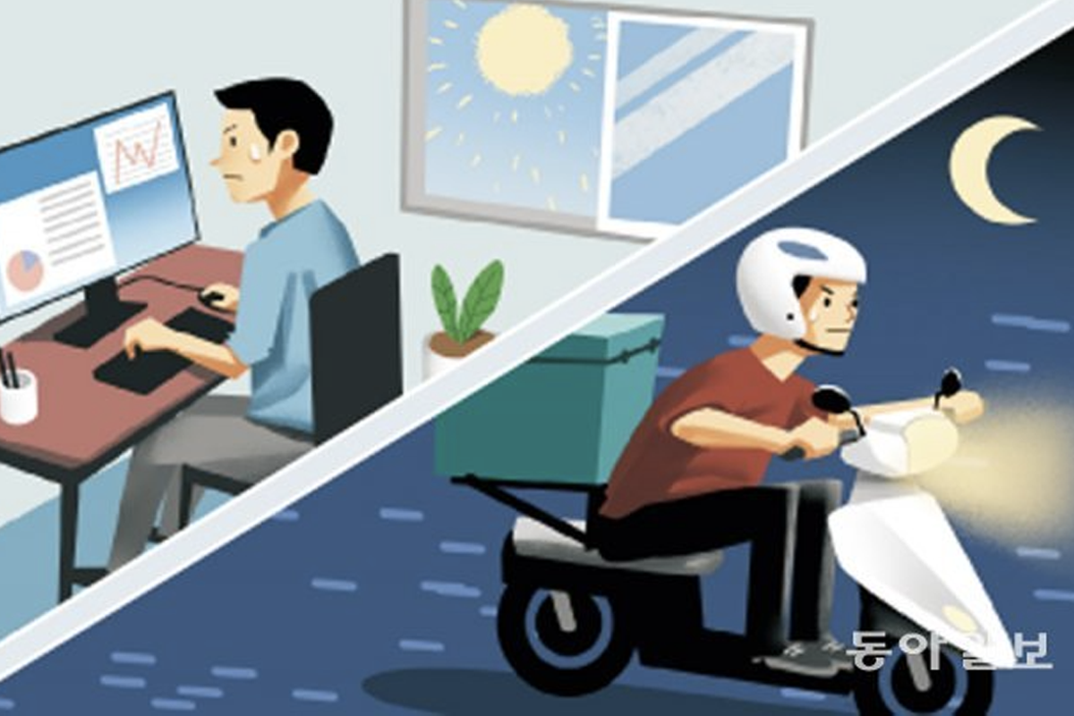 白天從事辦公室工作的樣子，晚上進行摩托車外送服務的韓國多工文化插圖