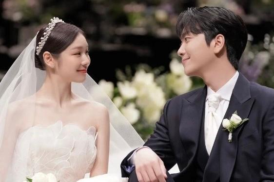 キム·ヨナ、♥コ·ウリムとの結婚式写真を大放出…映画のようなビジュアル