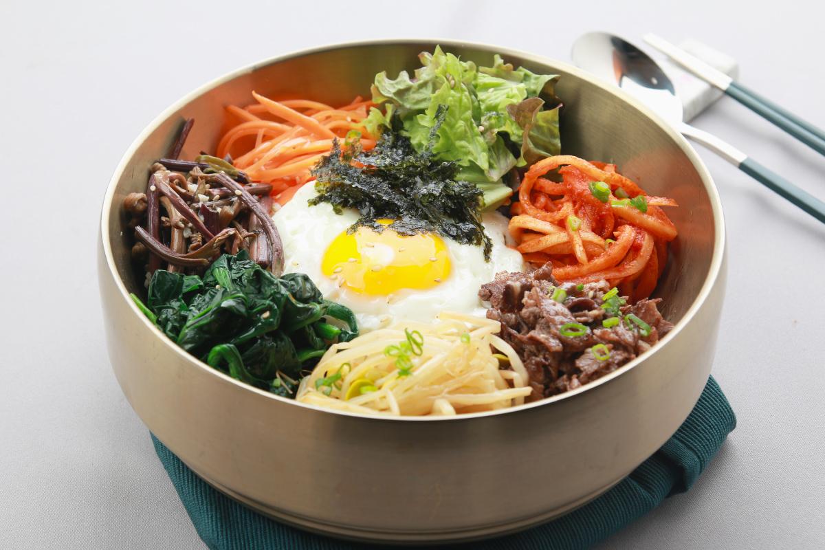 ソウル、釜山、韓国文化体験、光化門、景福宮、青瓦台、南浦洞、チャガルチ市場、甘村文化村、韓国料理教室（ビビンバ）、ヨット体験、海雲台海水浴場、テンプル体験