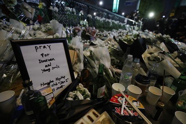 「哀悼期間に歌ってはいけませんか」…梨泰院の直撃弾を受けた歌謡界