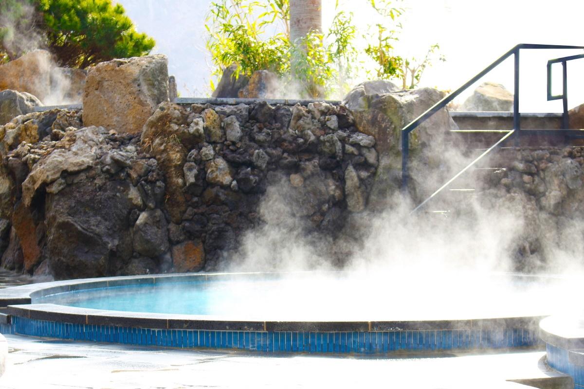 済州 旅行│山房山炭酸温泉 (室内大浴場)