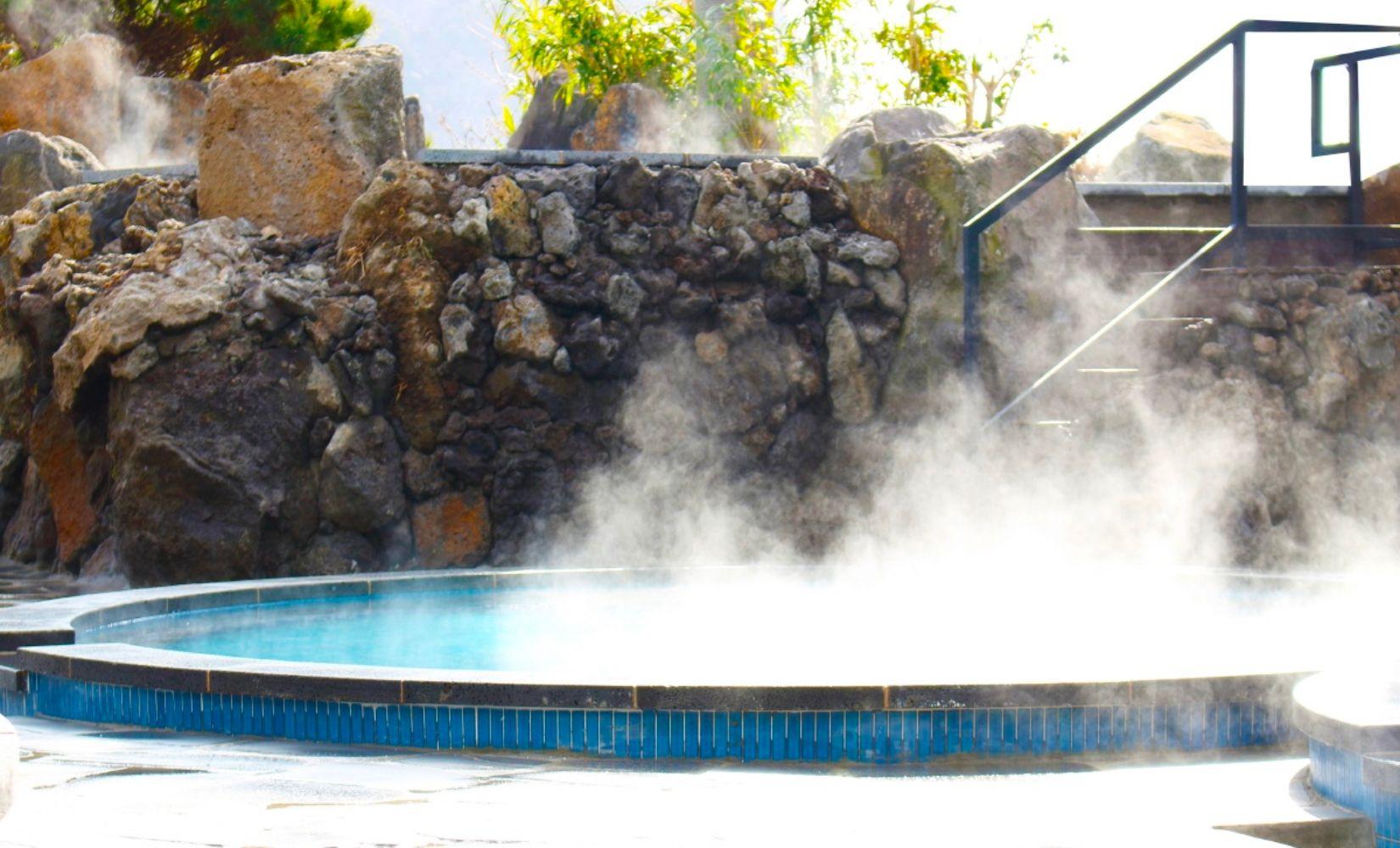 ซันบังซาน ฮอทสปริง: มาแช่บ่อน้ำพุร้อนลึกกว่า 600 เมตรในเชจูกัน!