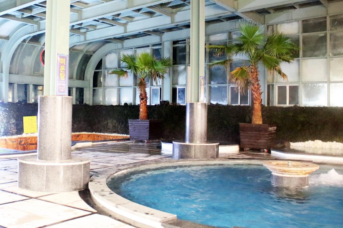 suối nước nóng núi Sanbangsan, đảo Jeju