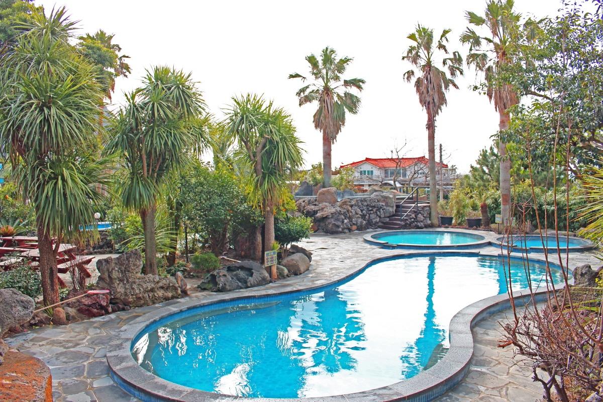 suối nước nóng ngoài trời suối nước nóng núi Sanbangsan, đảo Jeju