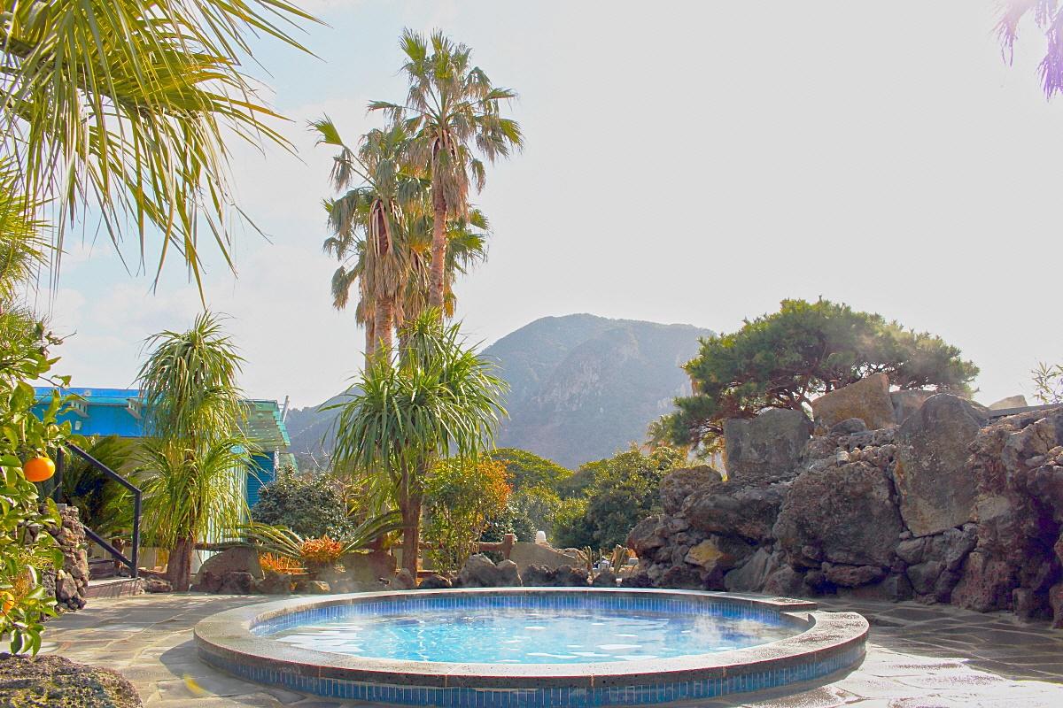 suối nước nóng núi Sanbangsan, đảo Jeju bể tắm ngoài trời