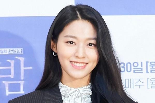 FNCを離れたソリョン、チョン·ジヒョンの所属事務所で2幕を開く…本格的な女優の歩み