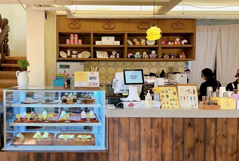 韓国カフェ、ソウルカフェ、延南洞、ヨンナムドン、コリコカフェ、Koriko Cafe、魔女の宅急便カフェ、ジブリカフェ、韓国カフェ巡り