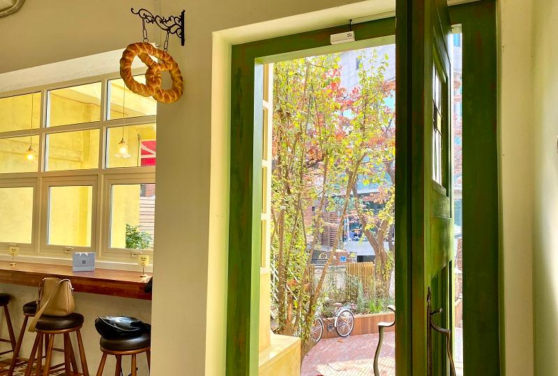 韓国カフェ、ソウルカフェ、延南洞、ヨンナムドン、コリコカフェ、Koriko Cafe、魔女の宅急便カフェ、ジブリカフェ、韓国カフェ巡り