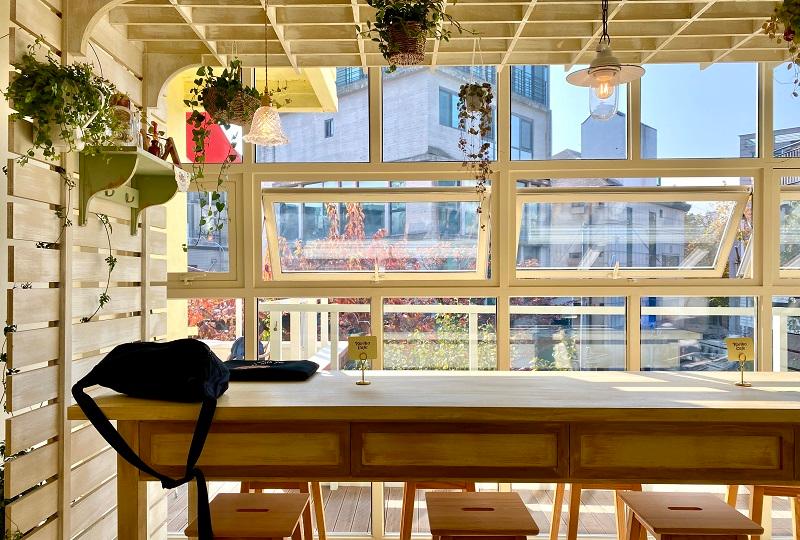 韓国カフェ、ソウルカフェ、延南洞、ヨンナムドン、コリコカフェ、Koriko Cafe、魔女の宅急便カフェ、ジブリカフェ、韓国カフェ巡り