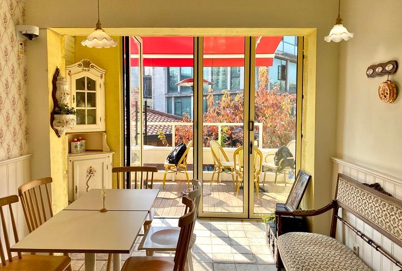 韓国カフェ、ソウルカフェ、延南洞、ヨンナムドン、コリコカフェ、Koriko Cafe、魔女の宅急便カフェ、ジブリカフェ、韓国カフェ巡り