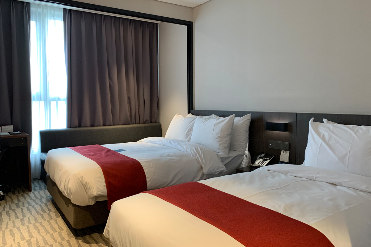 Phòng ngủ với hai giường cỡ lớn tại Best Western Plus Jeonju Hotel, trang bị đầy đủ tiện nghi